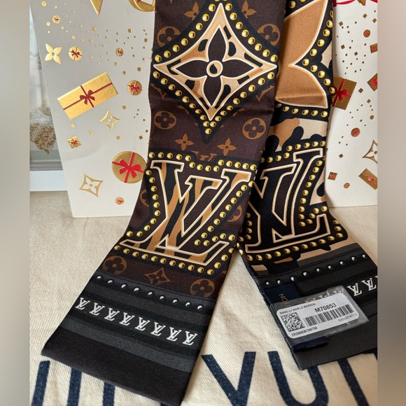 Louis Vuitton Silk Scarf Bandeau LV World Maroon New - Picture 3 of 15